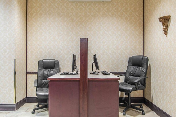 Business Center 53 of 55