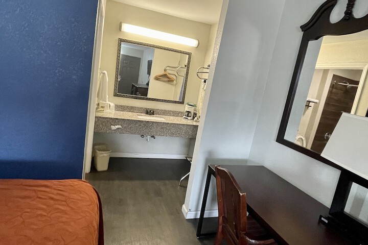 Room 12 of 22