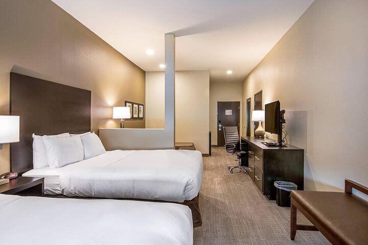 Comfort Suites Wooster near University Campus