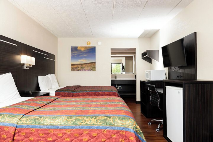 Room 4 of 9