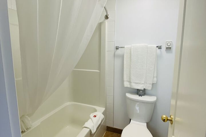Super 8 by Wyndham 100 Mile House