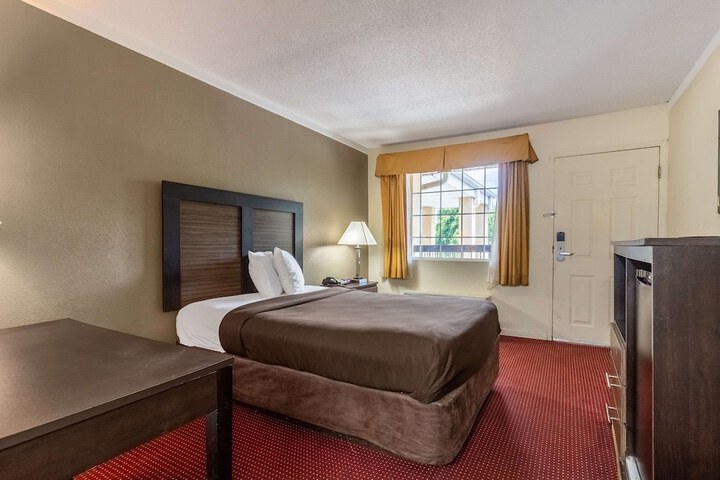 Room 22 of 37