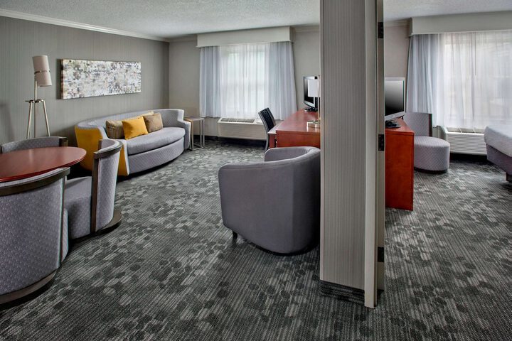 Room 11 of 24