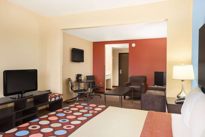 Super 8 by Wyndham Pennsville / Wilmington
