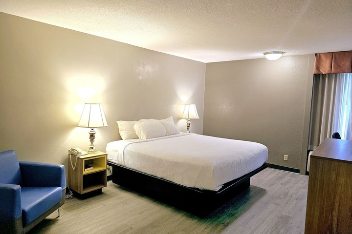 Room 10 of 27