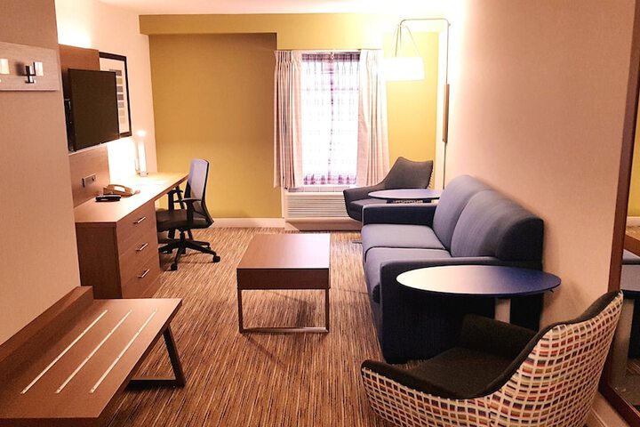 Room 27 of 62