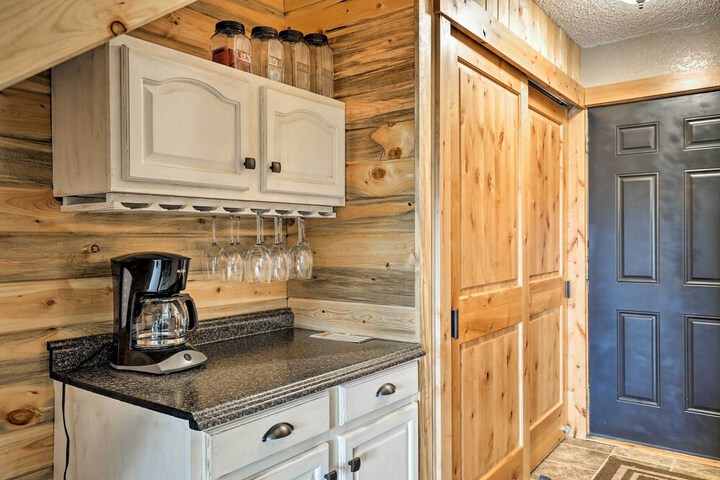 Granby Condo w / Pool Access Near Hiking & Skiing!