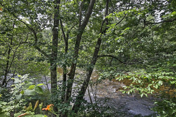 Historic Huntington Home - Walk to Westfield River