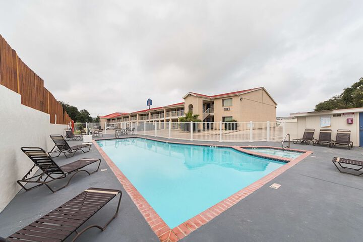 Pool 12 of 35