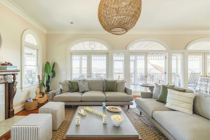 Haven by Avantstay Luxury Beachfront Home w / Pool & Gorgeous Patios