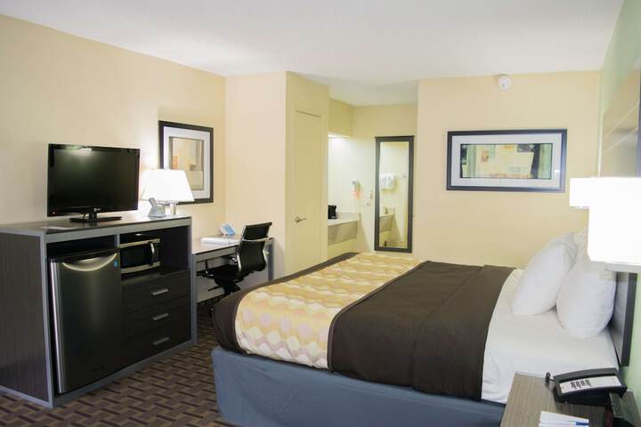 Room 9 of 25