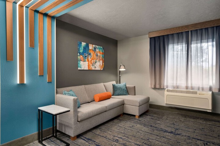 Room 12 of 46