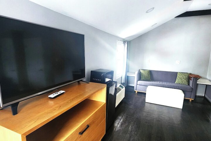 Penn Lodge Hotel & Suites
