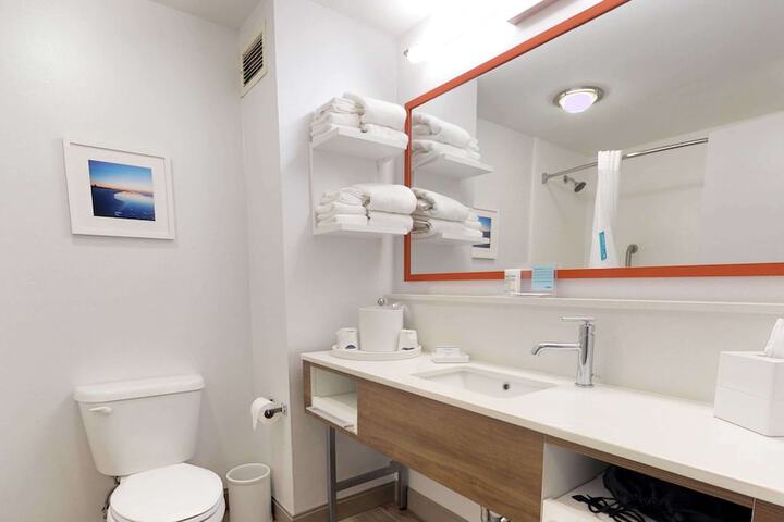 Room 6 of 30