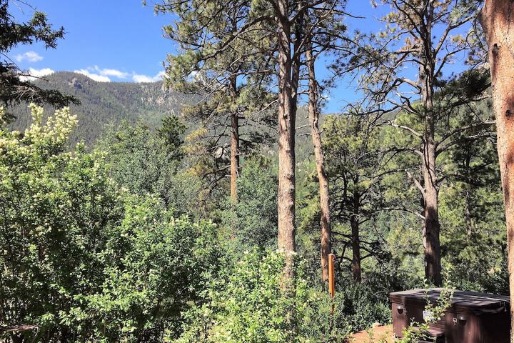 Rocky Mountain Lodge