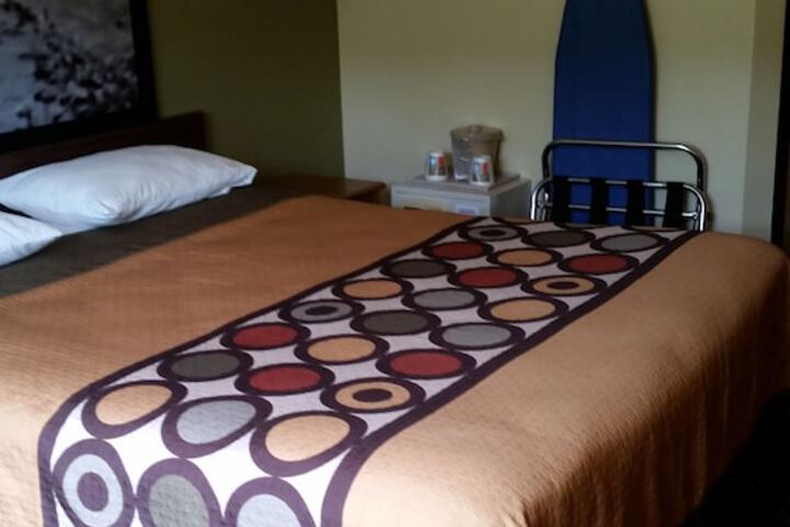 Room 14 of 33