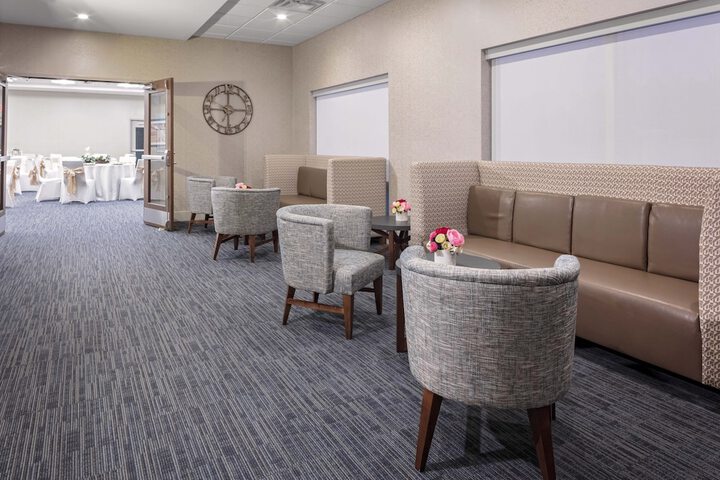 Holiday Inn Express & Suites Madison by IHG