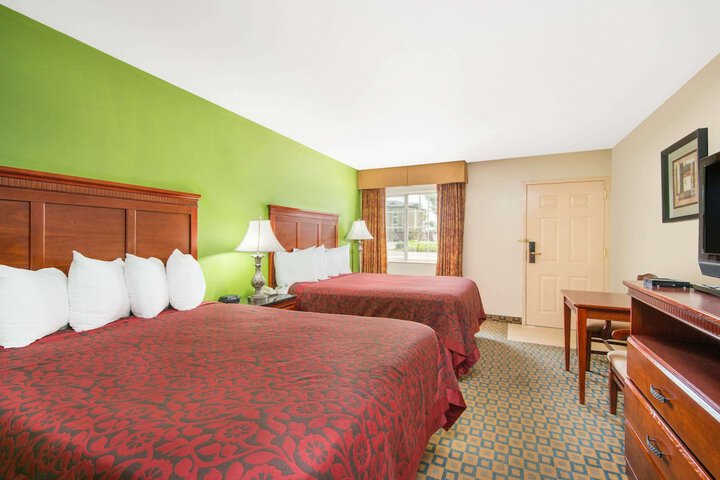Room 14 of 16