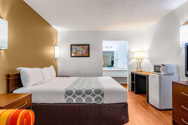 Room 18 of 35