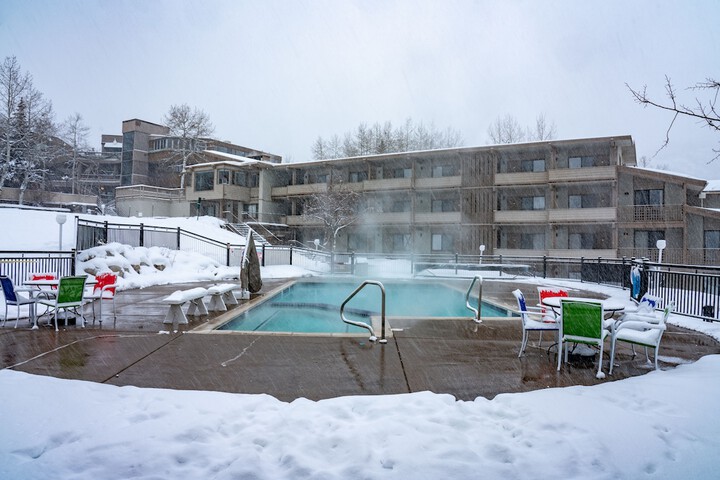 Pool 11 of 40