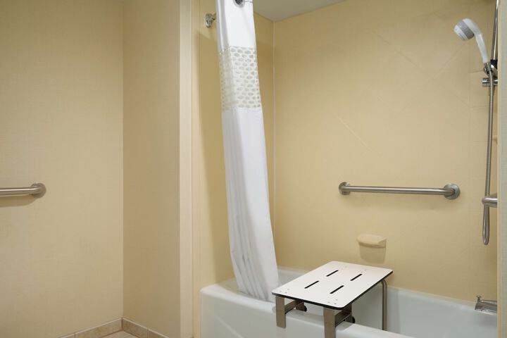 Room 12 of 32