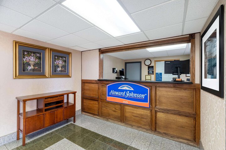 Howard Johnson by Wyndham Gillette