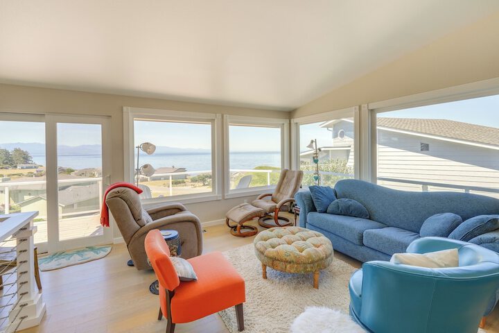 Stunning Home in Coupeville w / Deck + Beach Access