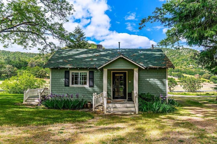 Romantic Rogue River Cottage Near Del Rio Winery