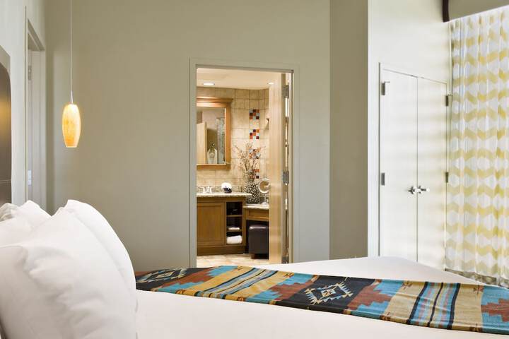 Room 25 of 77