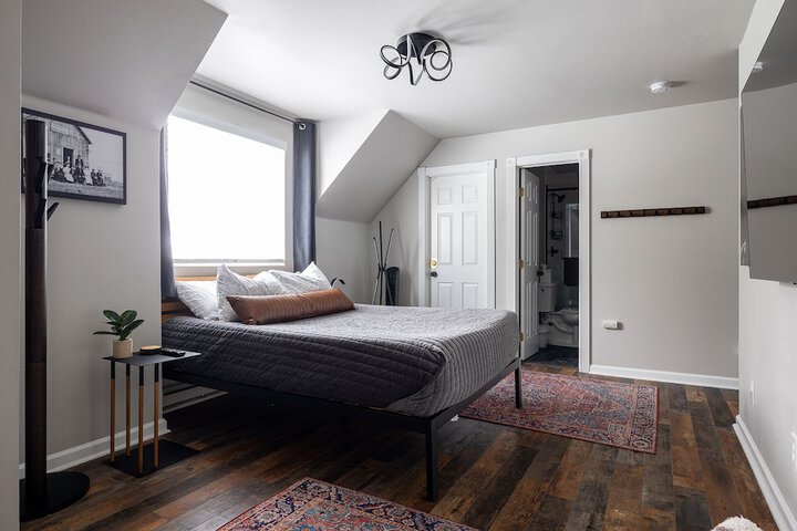 Room 33 of 150