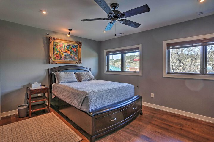 Main Street Strugis Apt w / High-end Features