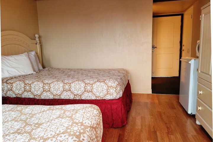 Room 25 of 120