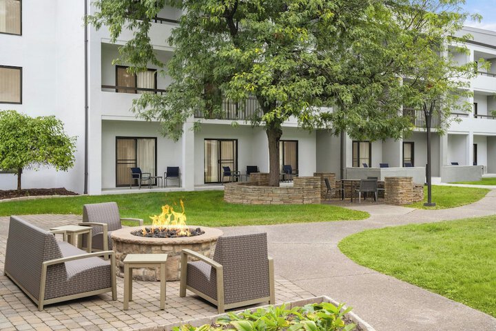 Courtyard by Marriott Detroit Metropolitan Airport Romulus