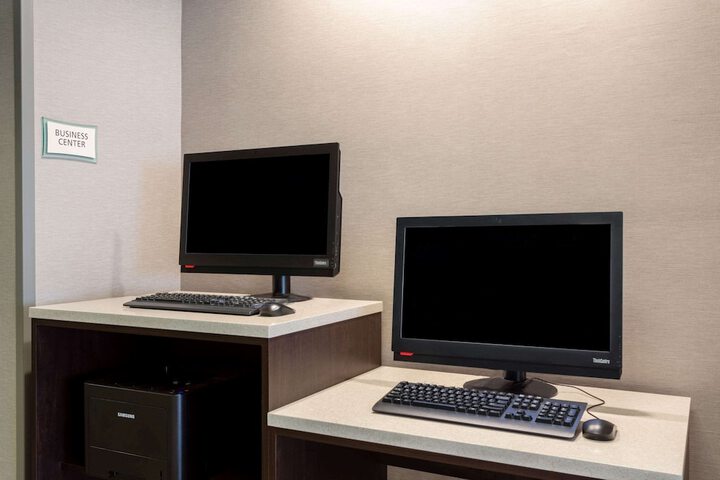 Business Center 26 of 26