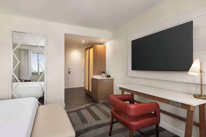 Room 43 of 118