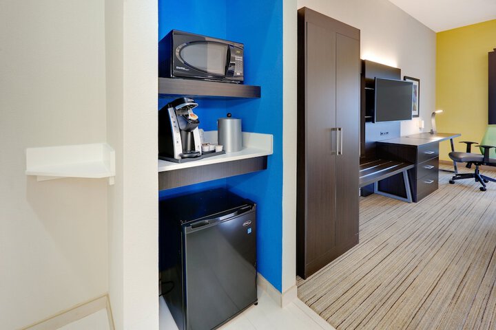 Room 33 of 48