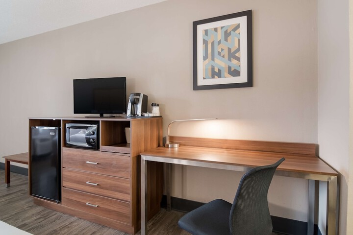 Room 13 of 30