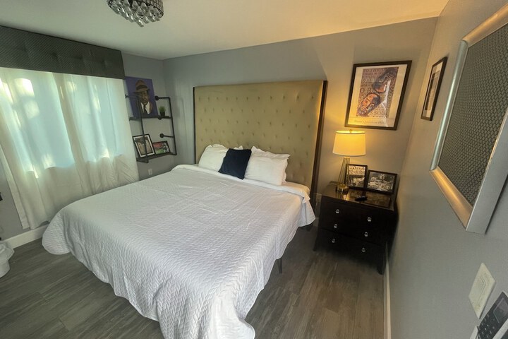 Room 13 of 21