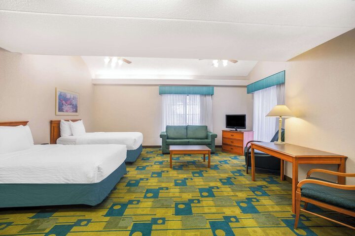 Room 8 of 28