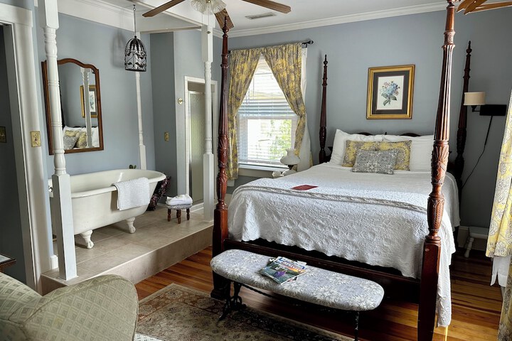 Red Rocker Inn