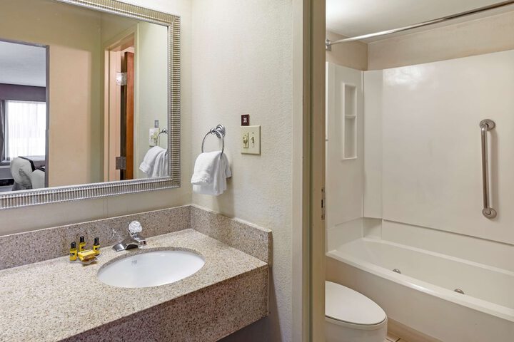 Room 10 of 36