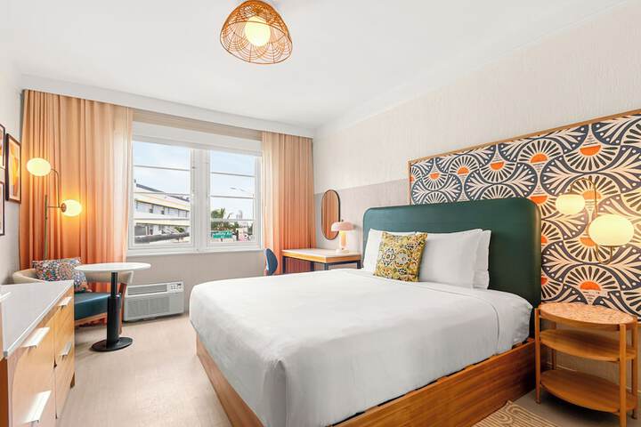 Room 32 of 52