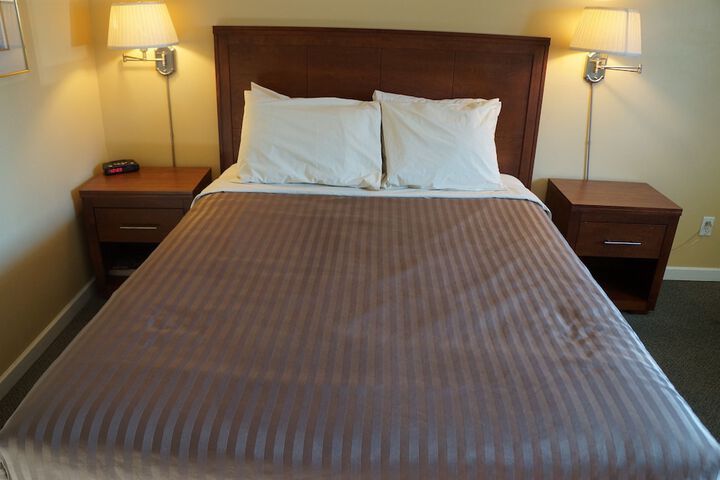 Room 32 of 40