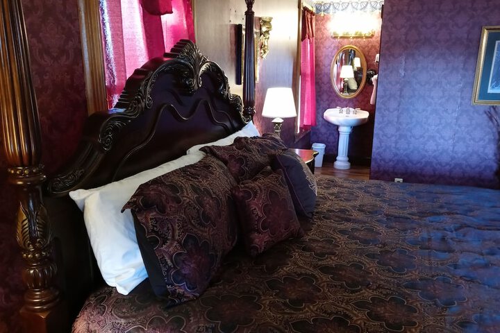 Room 35 of 60