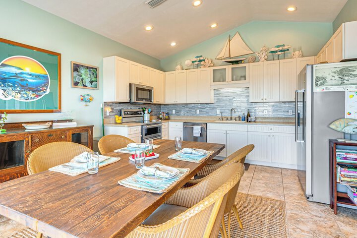 Steps to Beach: Home w / Sunset Views in Cedar Key!