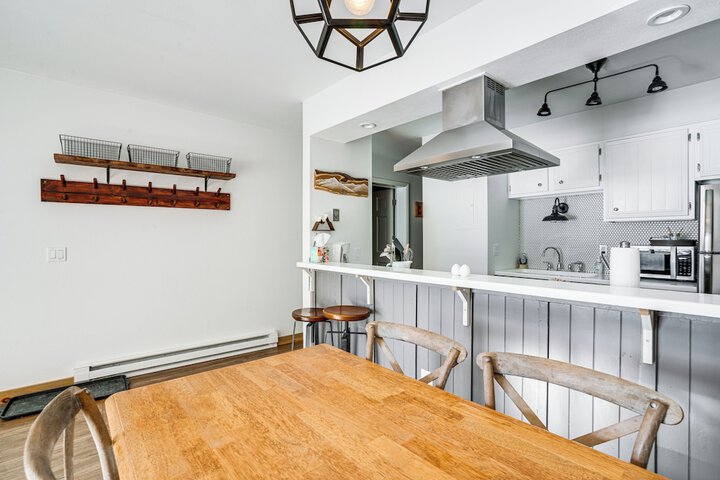 Condo w / Balcony & Views - Steps to Ski Shuttle!
