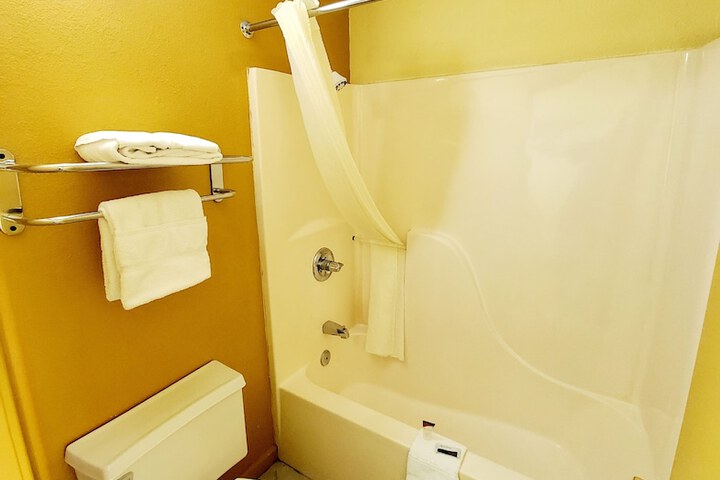 Room 12 of 16