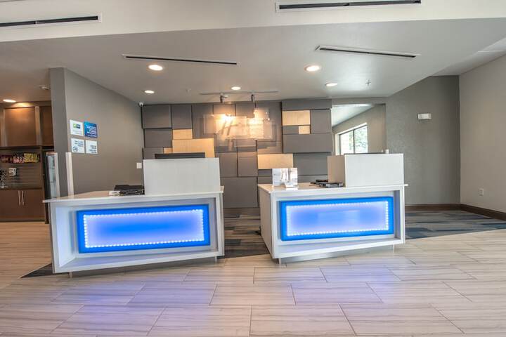 Holiday Inn Express & Suites-Dripping Springs - Austin Area by IHG