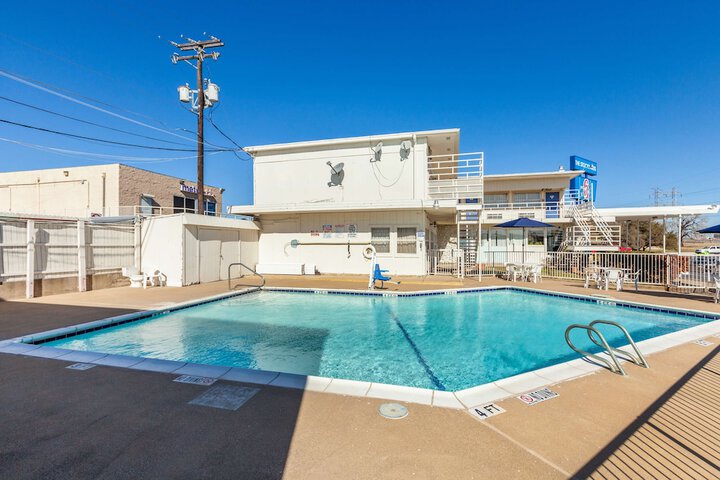 Pool 4 of 30