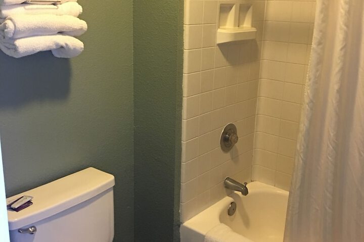 Room 10 of 27